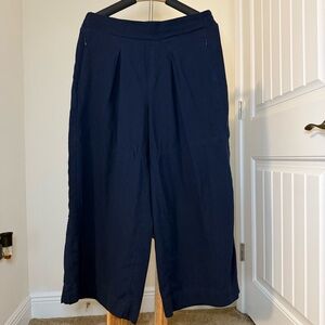 Women's Navy Capris